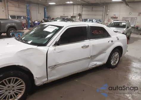 2010 Chrysler 300 Touring/Signature Series/Executive Series z USA, uszkodzony, nr VIN 2C3CA5CV0AH264609